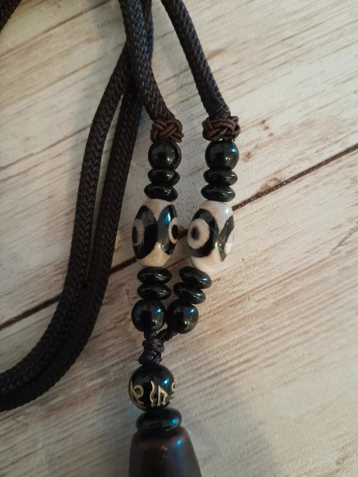 Colar com pingente de madeira e olhos de ágata tibetana Nº02 – photo 3
